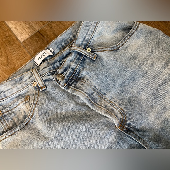 Rue21 Women's Light Blue Straight Jeans - Picture 2 of 5